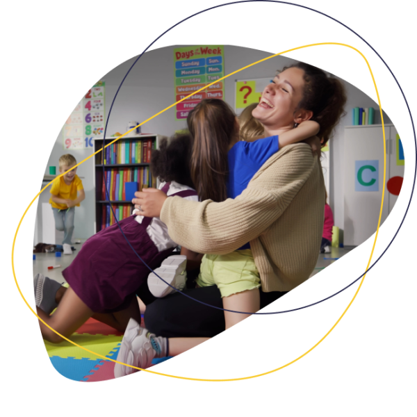 Student aan het werk met kinderen