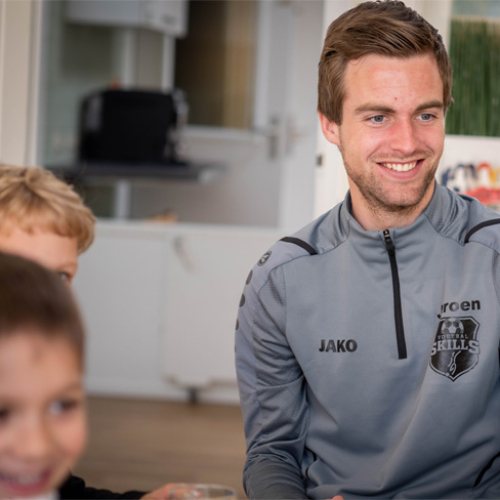Jeroen van der Laan heeft als student een bijbaan in kinderopvang