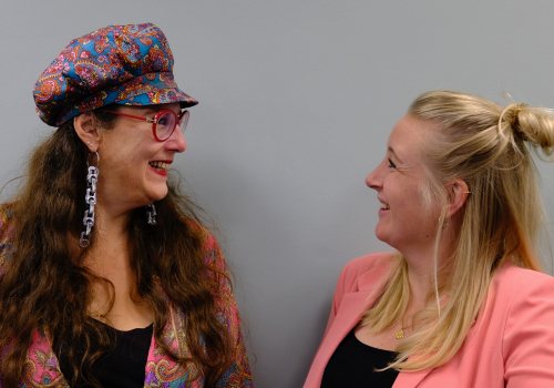 Pedagoog Sandra Veenstra en recruiter Yvette Schelvis van kinderopvangorganisatie Humankind