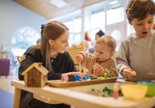 groepshulp met kinderen
