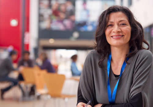 vrouw vraagt subsidie aan