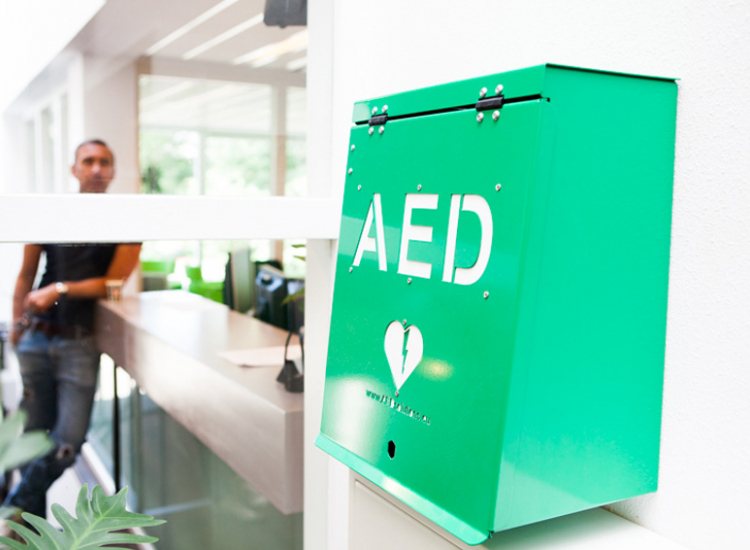 AED aan de muur