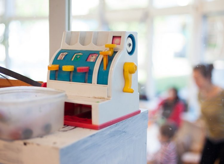 Speelgoedkassa in kinderopvanglocatie