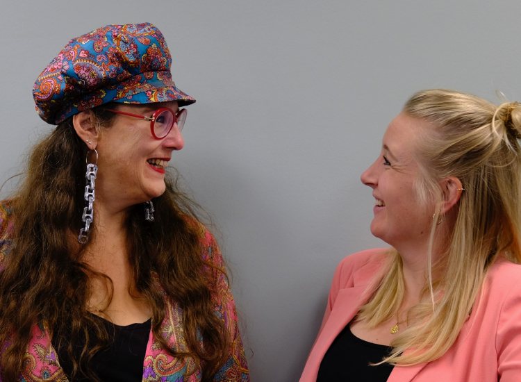Pedagoog Sandra Veenstra en recruiter Yvette Schelvis van kinderopvangorganisatie Humankind