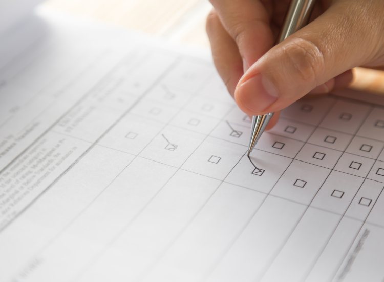 Afbeelding enquête dat wordt ingevuld